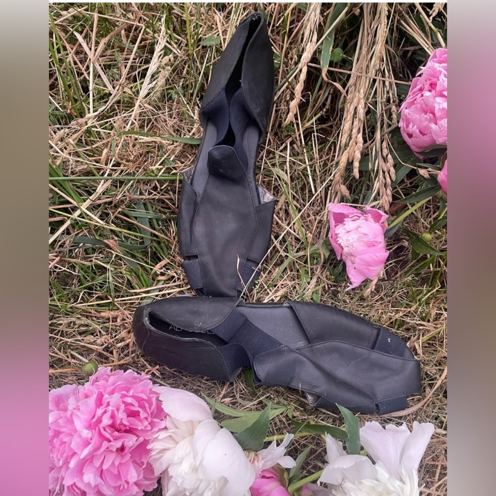 Women’s size 11 flats